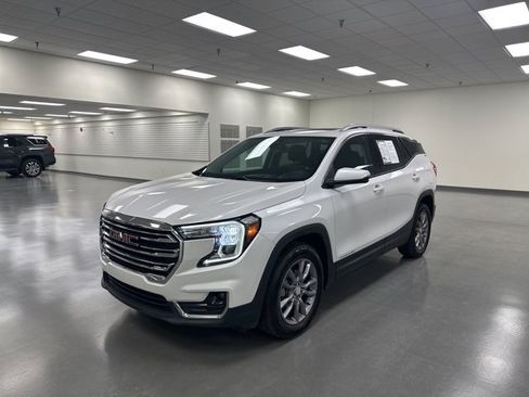 Used 2022 GMC Terrain SLT w/ Infotainment Package II image 3