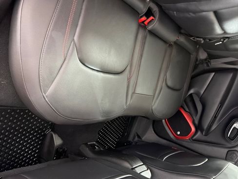 Used 2016 Jeep Renegade Trailhawk w/ Premium Trailhawk Package AWD/4WD image 22