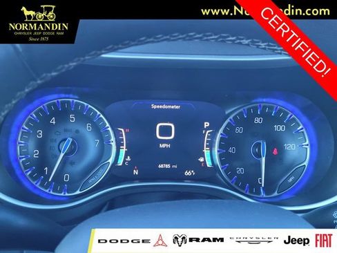 Certified 2023 Chrysler Pacifica Touring-L FWD image 8