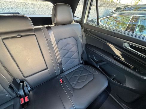 Used 2025 Volkswagen Atlas Cross Sport SE image 39