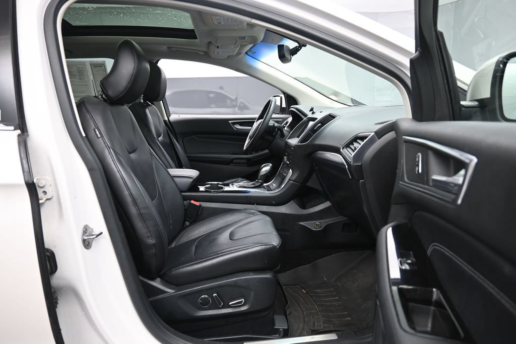 Used 2016 Ford Edge Titanium w/ Equipment Group 301A AWD/4WD image 28