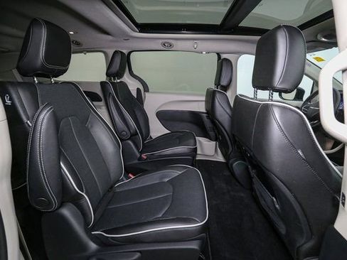 Used 2023 Chrysler Pacifica Limited image 20