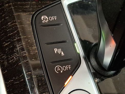 Used 2021 BMW 330i xDrive 330i xDrive image 18