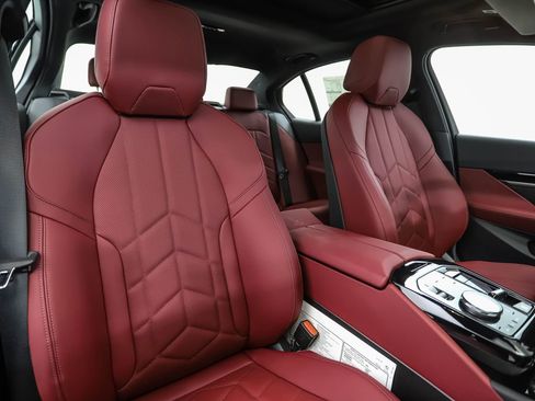 New 2026 BMW 530i xDrive 530i xDrive w/ M Sport Package image 32