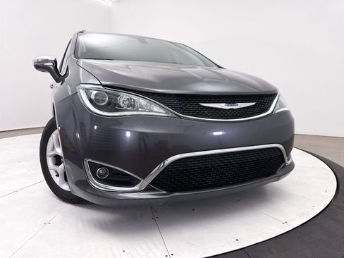 Used 2019 Chrysler Pacifica Limited FWD image 6
