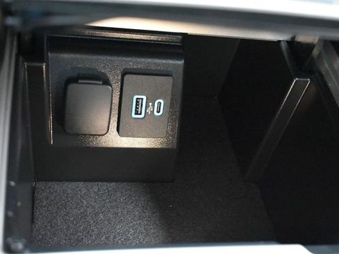 Used 2024 Ford Explorer Limited w/ Limited Technology Package AWD/4WD image 21