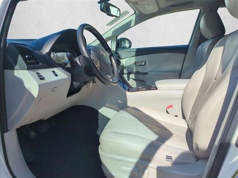 Used 2010 Toyota Venza FWD image 12