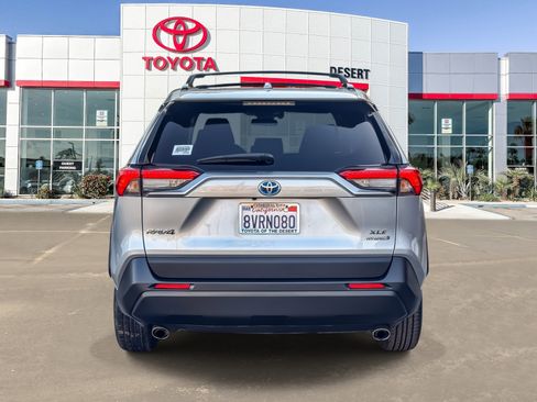 Used 2021 Toyota RAV4 XLE w/ Convenience Package image 6