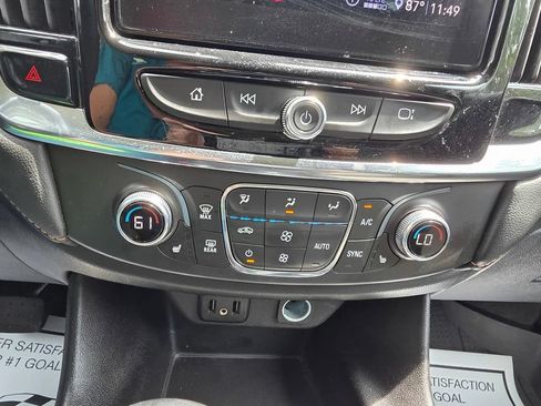 Used 2021 Chevrolet Traverse LT FWD image 28