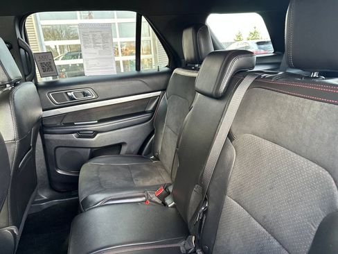 Used 2018 Ford Explorer XLT w/ Equipment Group 202A image 6