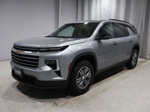 Used 2024 Chevrolet Traverse LT image 5