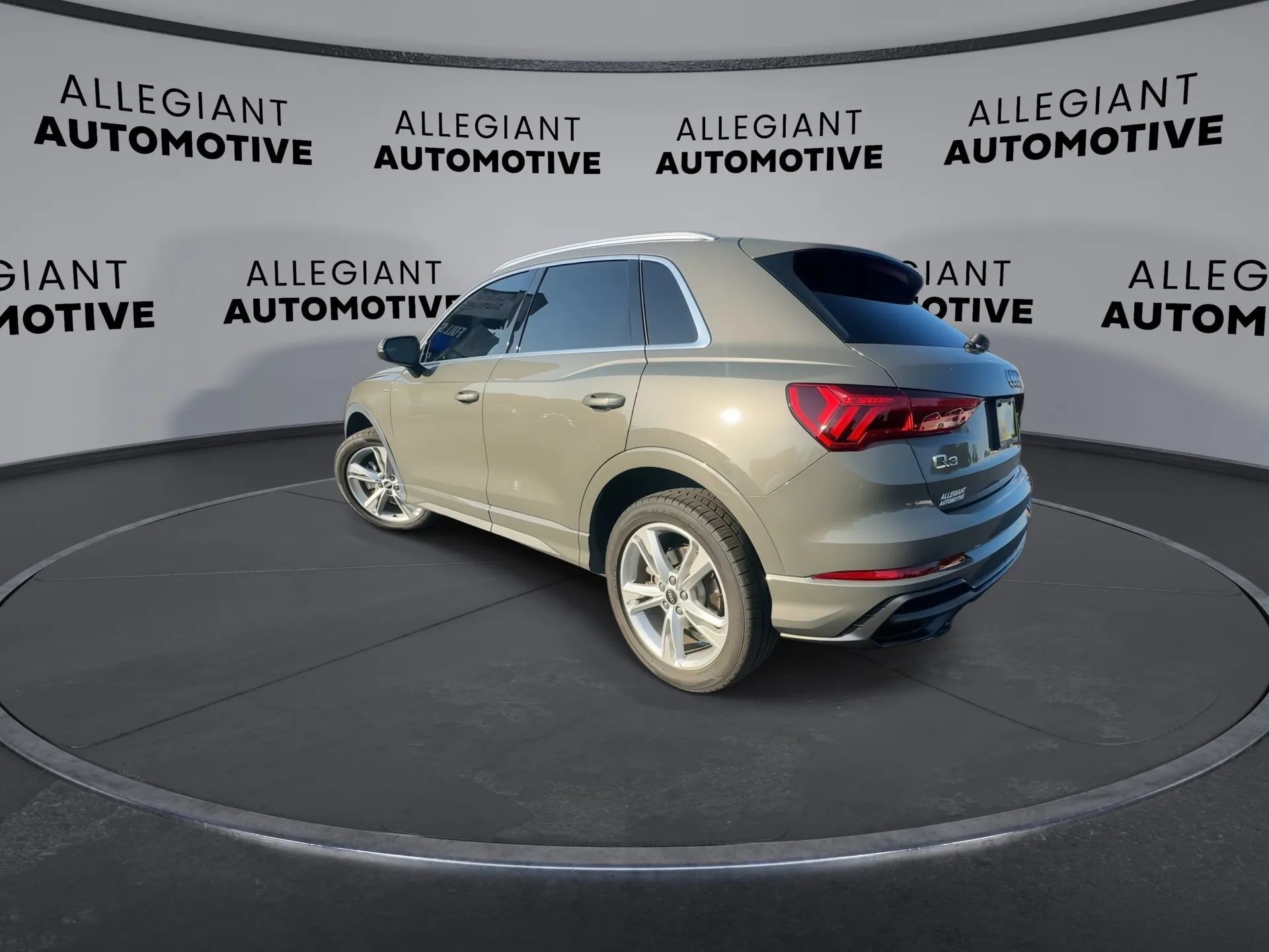Used 2022 Audi Q3 2.0T Premium Plus w/ Premium Plus Package AWD/4WD image 8