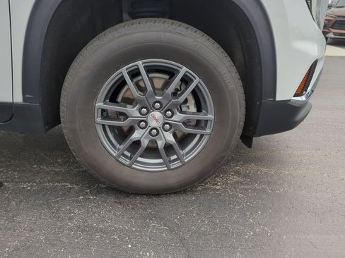 Certified 2025 GMC Acadia Elevation AWD/4WD image 13
