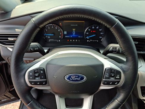 Used 2023 Ford Explorer XLT w/ Equipment Group 202A AWD/4WD image 21