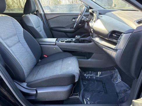 Used 2023 Nissan Rogue SV image 25