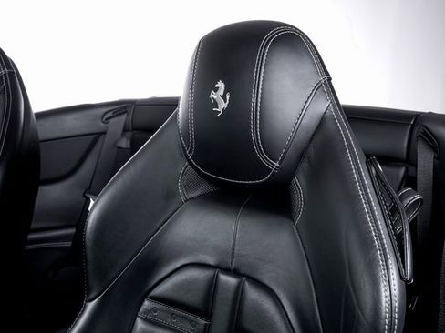 Used 2016 Ferrari California T image 22