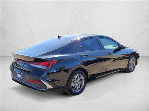 Certified 2024 Hyundai Elantra SEL image 5