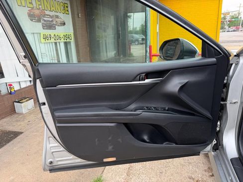 Used 2019 Toyota Camry LE FWD image 14