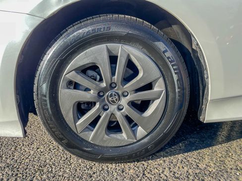 Used 2017 Toyota Prius Two w/ Carpet Mat Package image 35