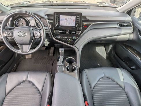 Used 2024 Toyota Camry SE image 10