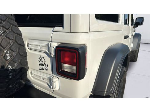 Used 2023 Jeep Wrangler Unlimited w/ Sun & Screen Package AWD/4WD image 27