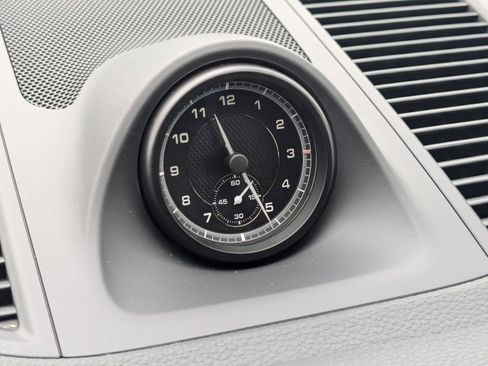 Used 2025 Porsche Macan image 21