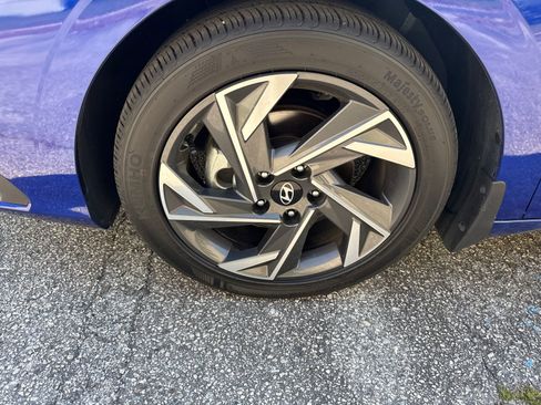 Used 2025 Hyundai Elantra Sport image 11