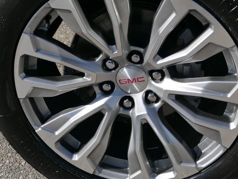 Used 2023 GMC Yukon Denali AWD/4WD image 11