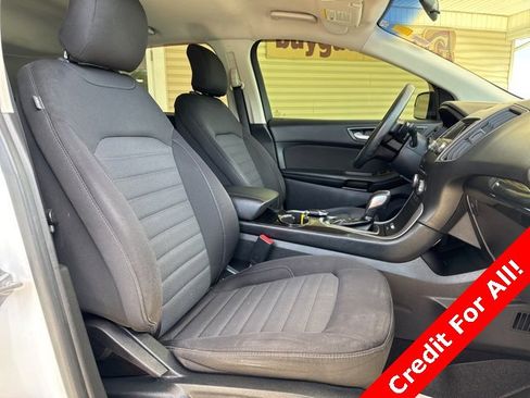 Used 2016 Ford Edge SE image 3
