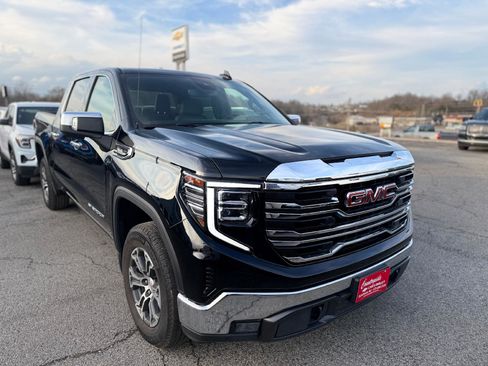 Used 2025 GMC Sierra 1500 SLT image 1