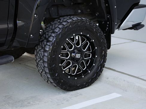 Used 2018 Toyota Tundra SR5 w/ SR5 Upgrade Package image 33