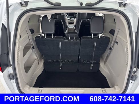 Used 2023 Chrysler Pacifica Touring-L FWD image 39