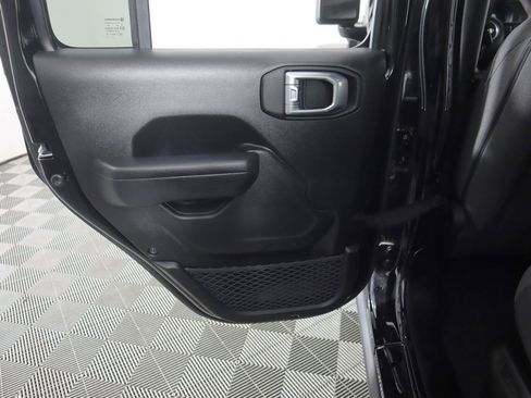 Used 2024 Jeep Wrangler Unlimited image 23