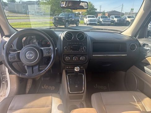 Used 2015 Jeep Patriot High Altitude FWD image 25