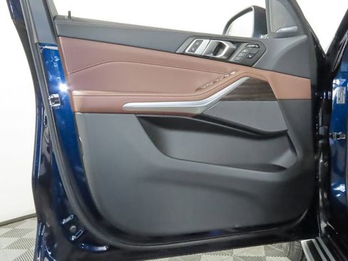 Used 2025 BMW X7 xDrive40i w/ Premium Package AWD/4WD image 11