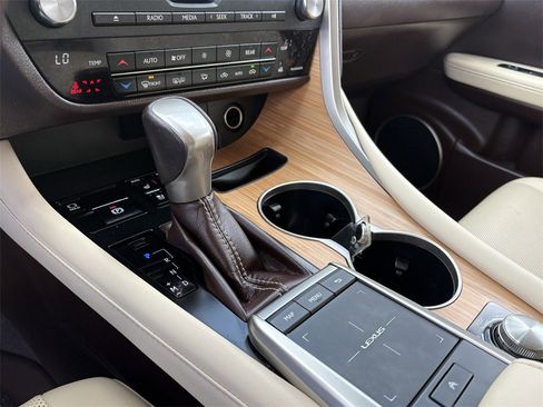 Used 2020 Lexus RX 350L Premium w/ Premium Package image 22