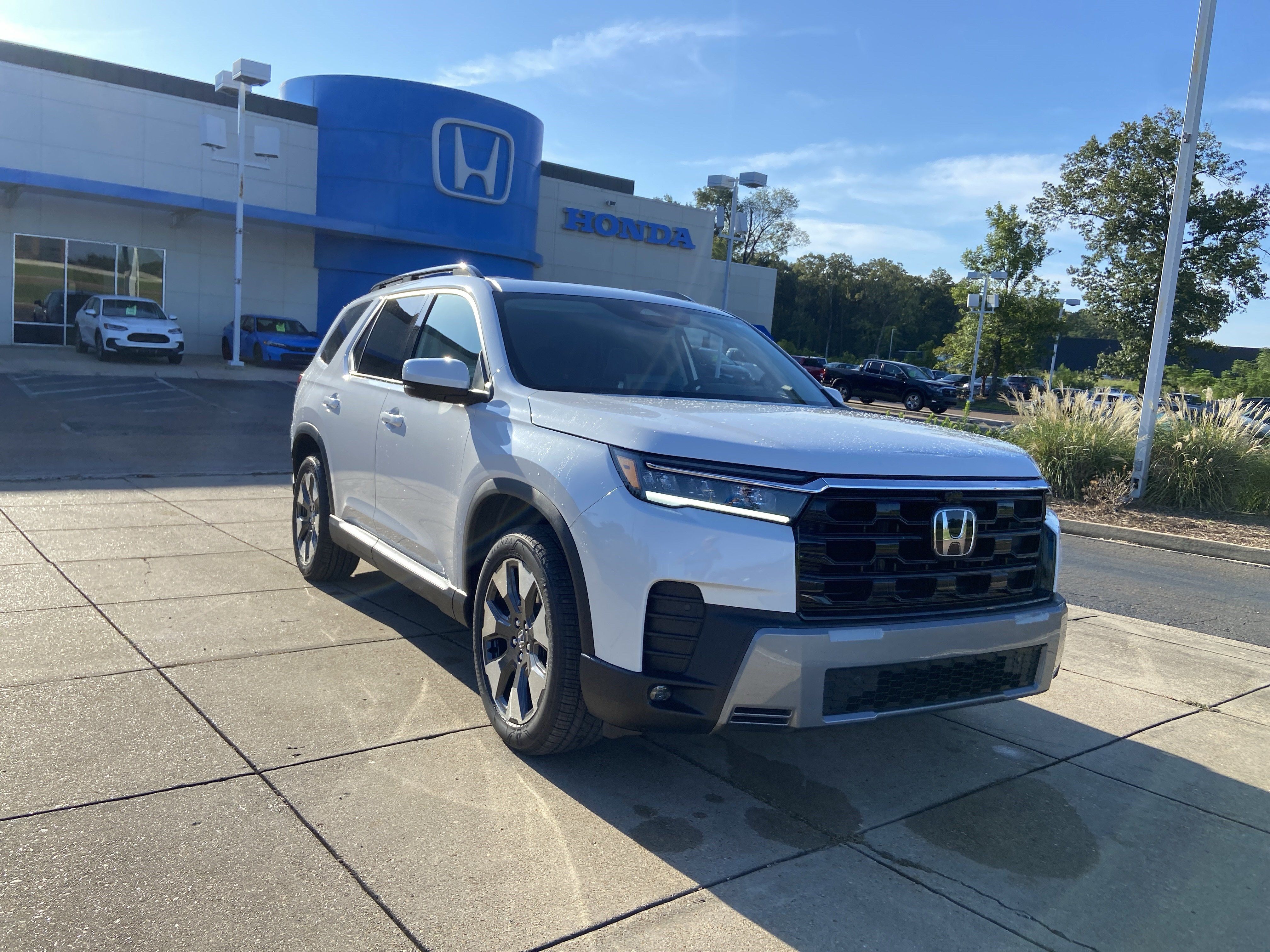 New 2026 Honda Pilot Elite image 2