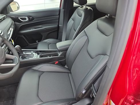 New 2026 Jeep Compass Latitude image 10