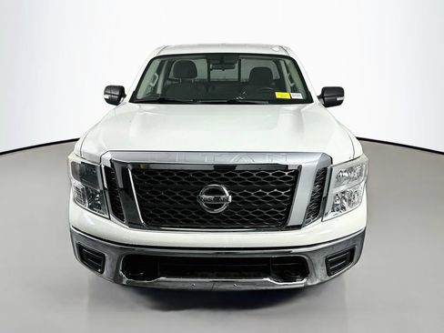 Used 2017 Nissan Titan SV AWD/4WD image 2