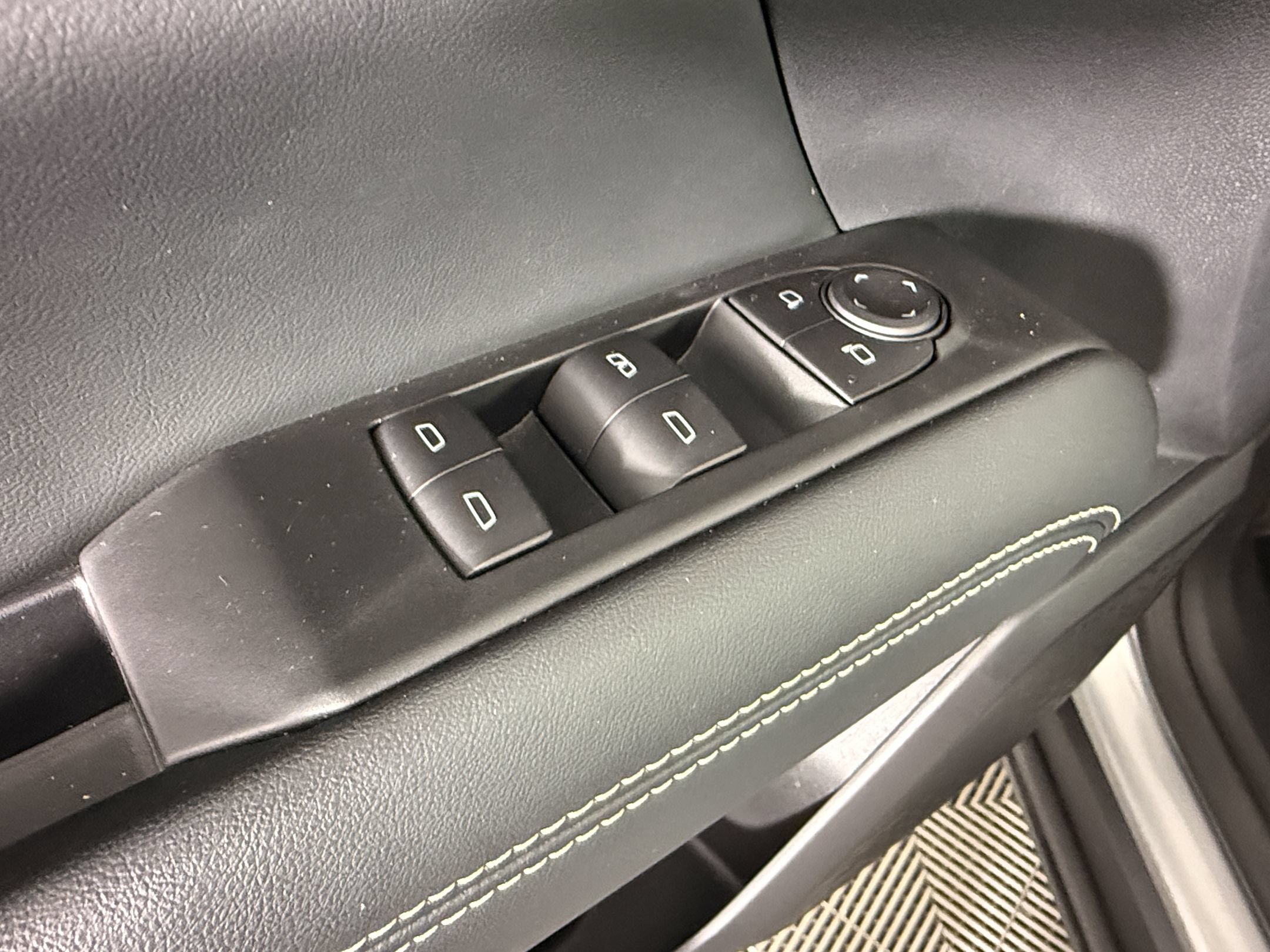 Used 2025 GMC Terrain Elevation AWD/4WD image 14