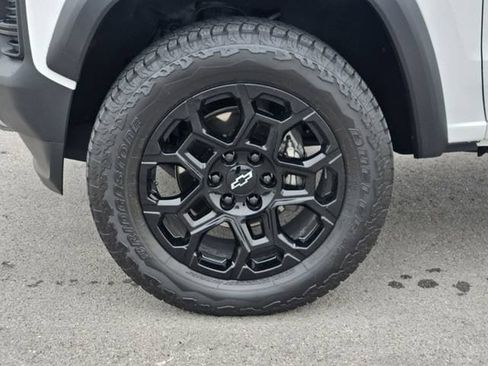 Used 2026 Chevrolet Colorado Trail Boss w/ LPO, Tailgate Decal Package AWD/4WD image 12