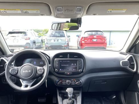 Used 2023 Kia Soul LX w/ LX Technology Package FWD image 14