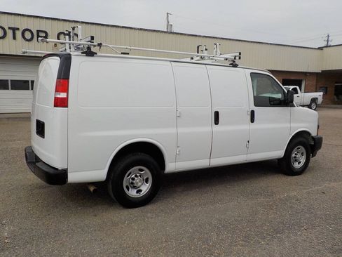 Used 2021 Chevrolet Express 2500 w/ Driver Convenience Package RWD image 5