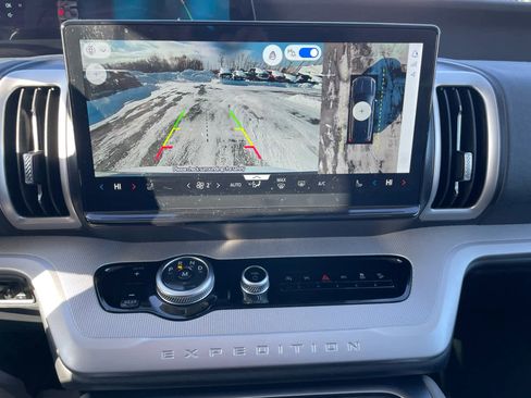 Used 2025 Ford Expedition Active image 23