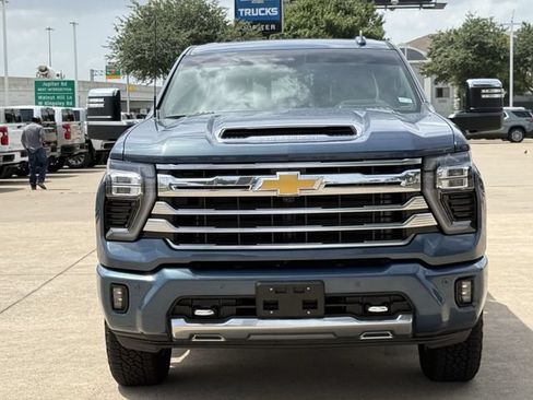 Used 2026 Chevrolet Silverado 2500 High Country w/ Technology Package AWD/4WD image 9