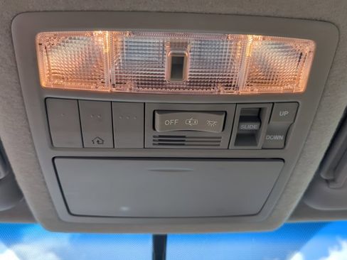 Used 2013 Toyota Highlander SE image 26