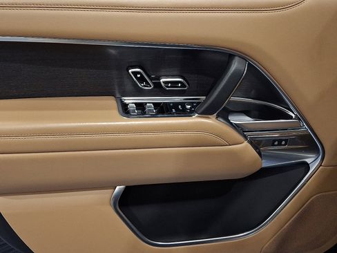 Certified 2024 Land Rover Range Rover SE image 10