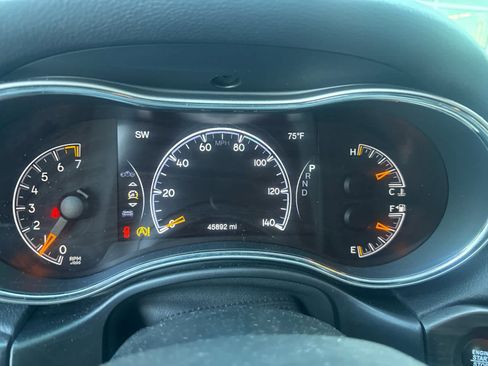 Used 2019 Jeep Grand Cherokee Laredo image 6