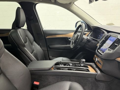 Used 2023 Volvo XC90 B6 Plus image 28