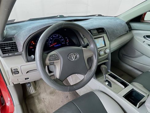 Used 2011 Toyota Camry LE FWD image 12